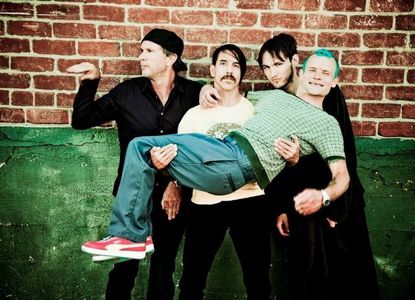 Red Hot Chili Peppers выпустят подряд 18 синглов!