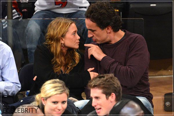 Мэри-Кейт Олсен и Оливье Саркози милуются на баскетбольном матче
