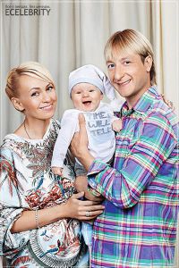 Яна Рудковская и Евгений Плющенко показали своего сына